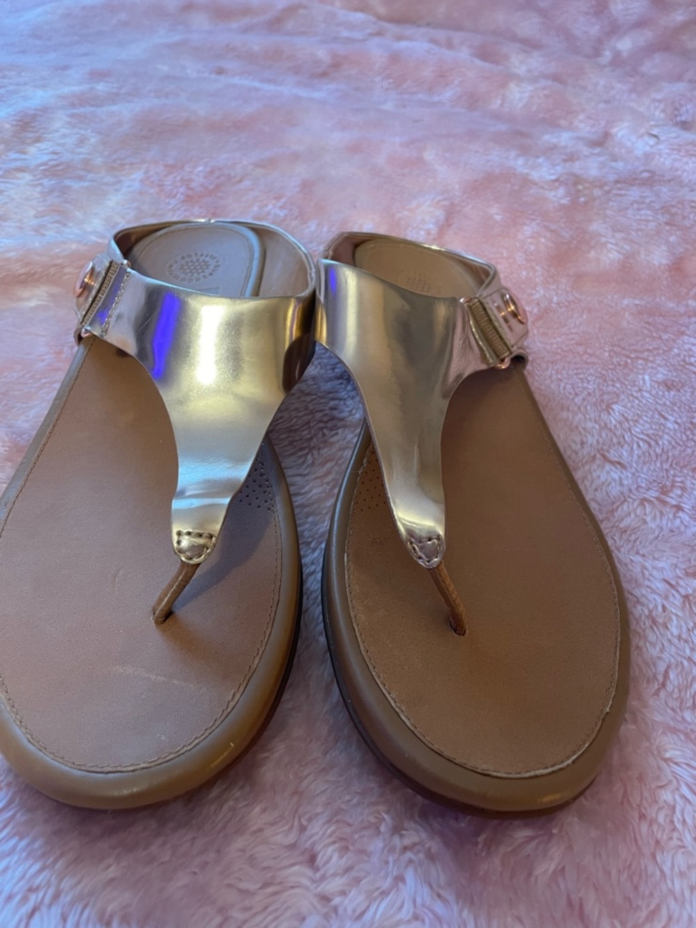 Fitflop Women’s Metallic Rose Gold Thong Sandals